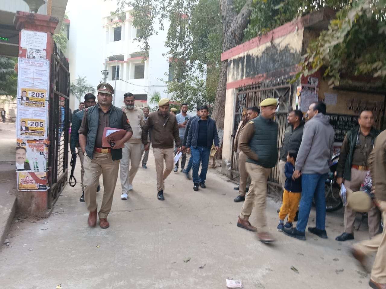 फोटो 17 एचएएमपी 12- सुमेरपुर में कमलेश तिराहा के बगल में बना आलीशान मकान। संवाद