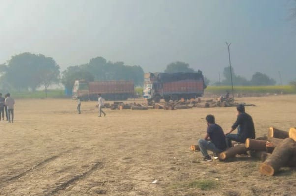 फोटो 17 एचएएमपी 12- सुमेरपुर में कमलेश तिराहा के बगल में बना आलीशान मकान। संवाद