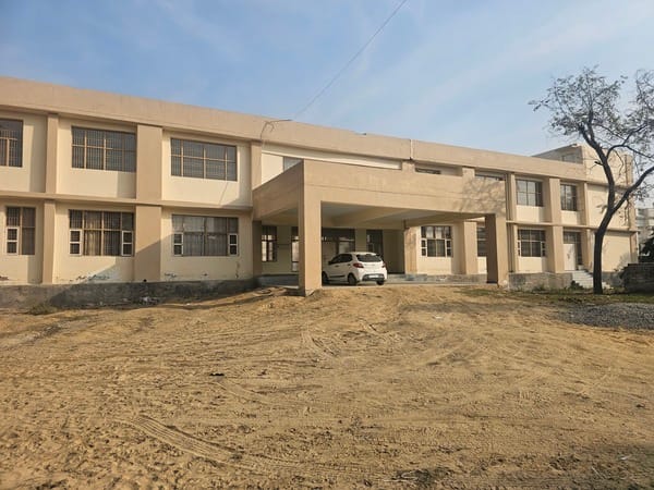 फोटो नंबर 71: नवनिर्मित विद्यालय भवन में सैंपलिंग कार्य करते एसडीएम और अधिकारी (स्रोत संवाद) फोटो नंबर 71: नवनिर्मित विद्यालय भवन में सैंपलिंग कार्य करते एसडीएम और अधिकारी (स्रोत संवाद)