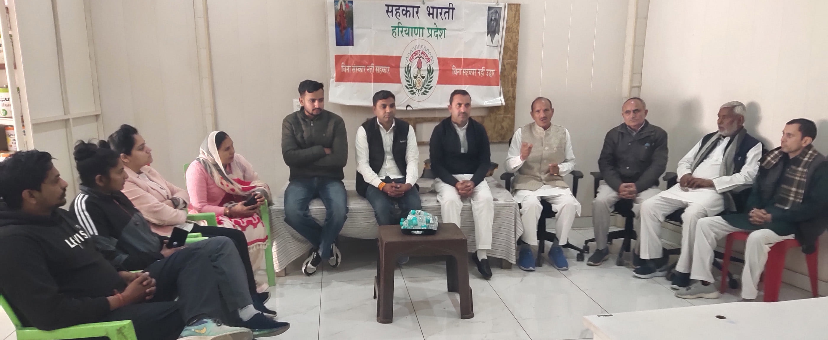गांव बापौली में सहकार भारती के जिला पदाधिकारियों की बैठक में जिला प्रधान सुरेंद्र छौक्कर संबोधि गांव बापौली में सहकार भारती के जिला पदाधिकारियों की बैठक में जिला प्रधान सुरेंद्र छौक्कर संबोधि