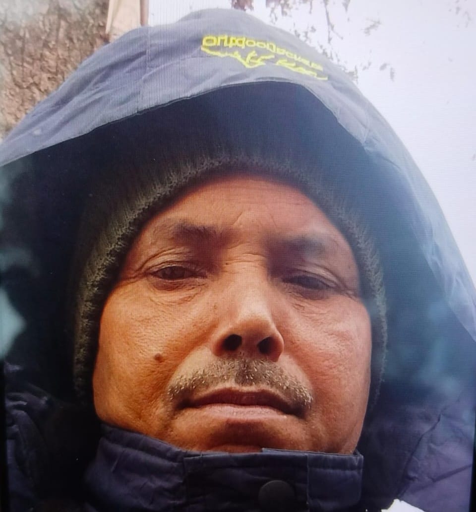 मीरानपुर कटरा में खैरपुर चौराहा पर हुए हादसे के बाद हाइड्रा मशीन से हटाते क्षतिग्रस्त टैंकर। सं