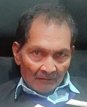 मीरानपुर कटरा में खैरपुर चौराहा पर हुए हादसे के बाद हाइड्रा मशीन से हटाते क्षतिग्रस्त टैंकर। सं