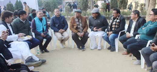 नगर निगम के कार्यकारिणी के चुनाव में जीते भाजपा प्रत्याशियों का फूल माला पहनाकर स्वागत करते नगर निगम के कार्यकारिणी के चुनाव में जीते भाजपा प्रत्याशियों का फूल माला पहनाकर स्वागत करते