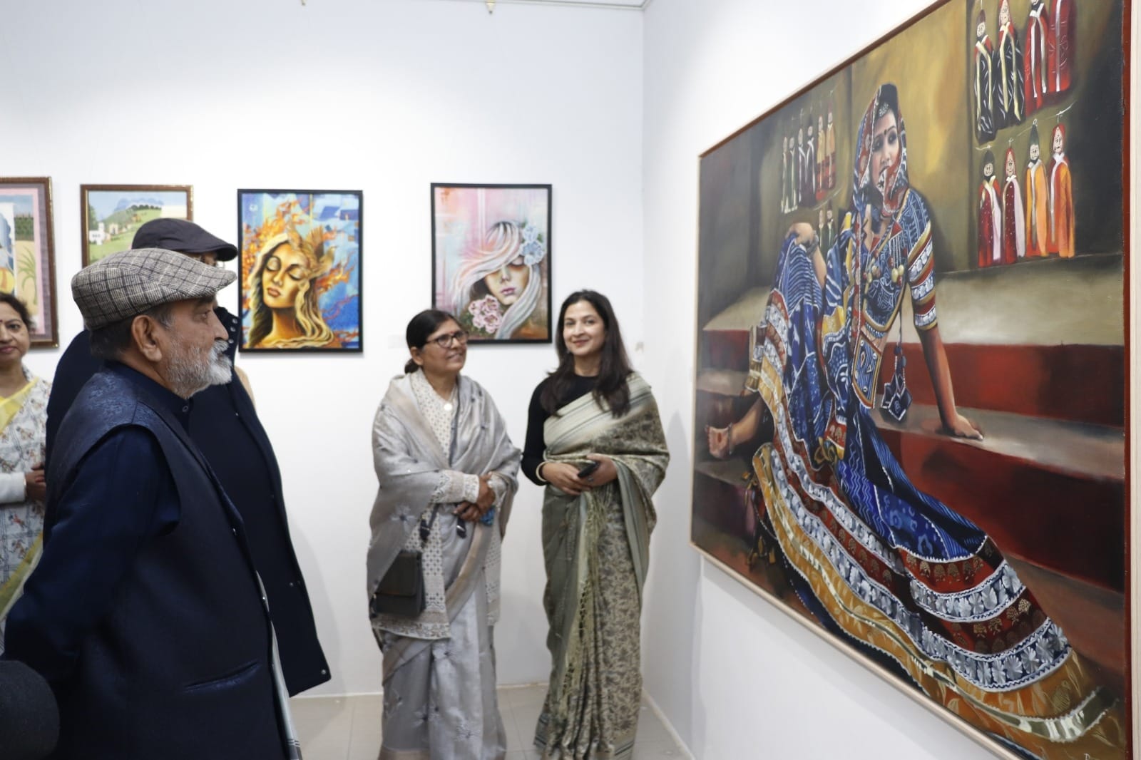 प्रदर्शनी में दिखा स्त्री के जीवन का संघर्ष प्रदर्शनी में दिखा स्त्री के जीवन का संघर्ष