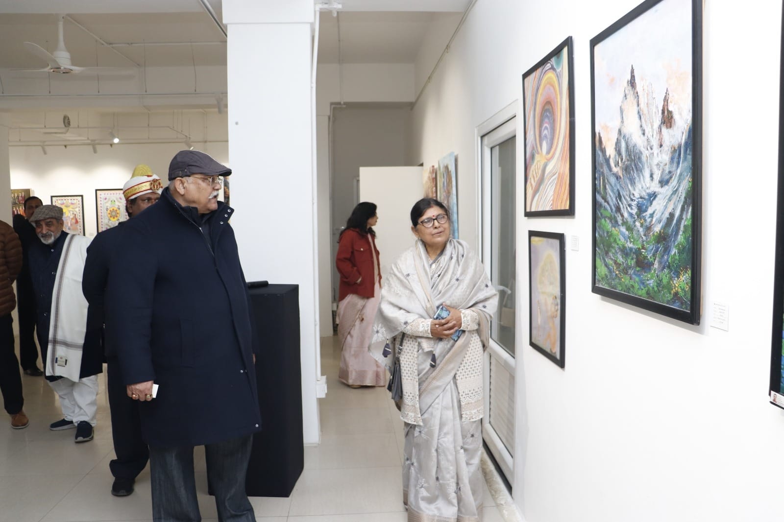 प्रदर्शनी में दिखा स्त्री के जीवन का संघर्ष प्रदर्शनी में दिखा स्त्री के जीवन का संघर्ष