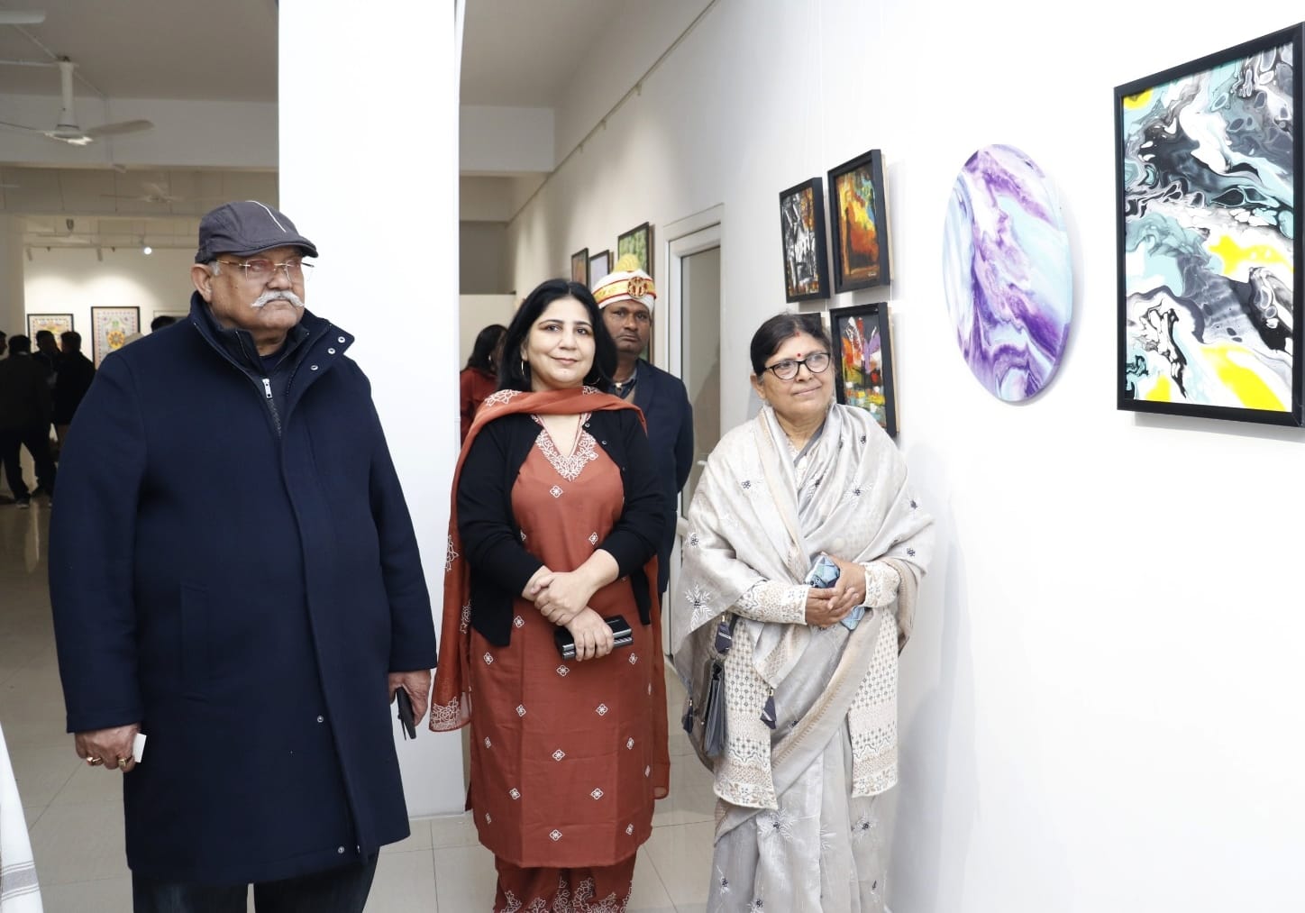 प्रदर्शनी में दिखा स्त्री के जीवन का संघर्ष प्रदर्शनी में दिखा स्त्री के जीवन का संघर्ष