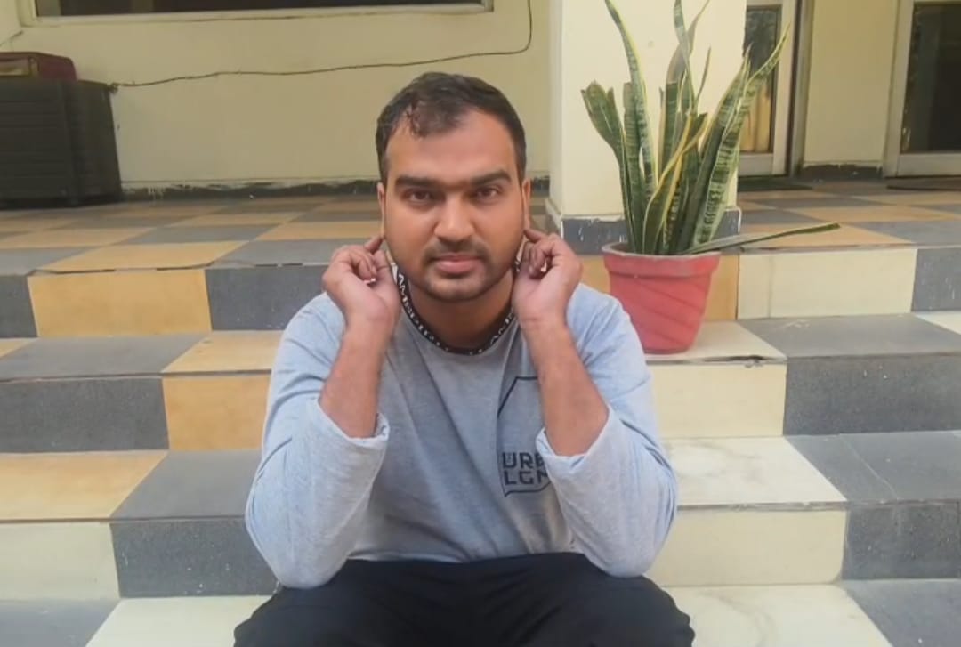सेक्टर में पड़ा कचरा