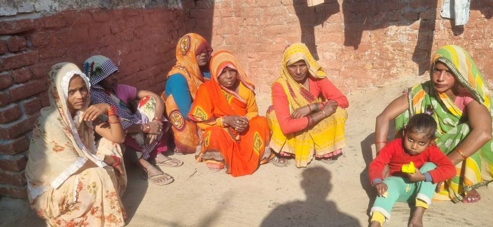 ट्रैक्टर वाली धान मशीन को थाने ले जाती पुलिस। संवाद ट्रैक्टर वाली धान मशीन को थाने ले जाती पुलिस। संवाद