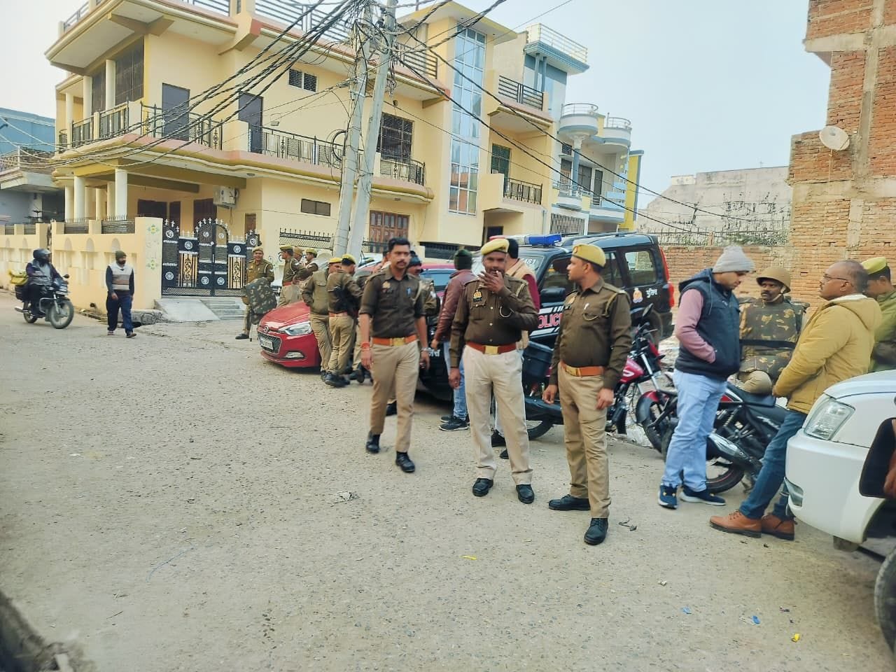 12 सीकेटीपी-24- परिचय- बाल सुधार गृह में हंगामे की जानकारी पर अंदर जातीं एसडीएम पूजा साहू । संव 12 सीकेटीपी-24- परिचय- बाल सुधार गृह में हंगामे की जानकारी पर अंदर जातीं एसडीएम पूजा साहू । संव