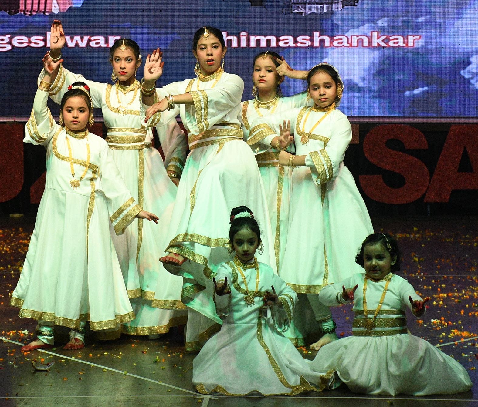 बच्चों ने सांस्कृतिक प्रस्तुतियों से मोहा मन बच्चों ने सांस्कृतिक प्रस्तुतियों से मोहा मन
