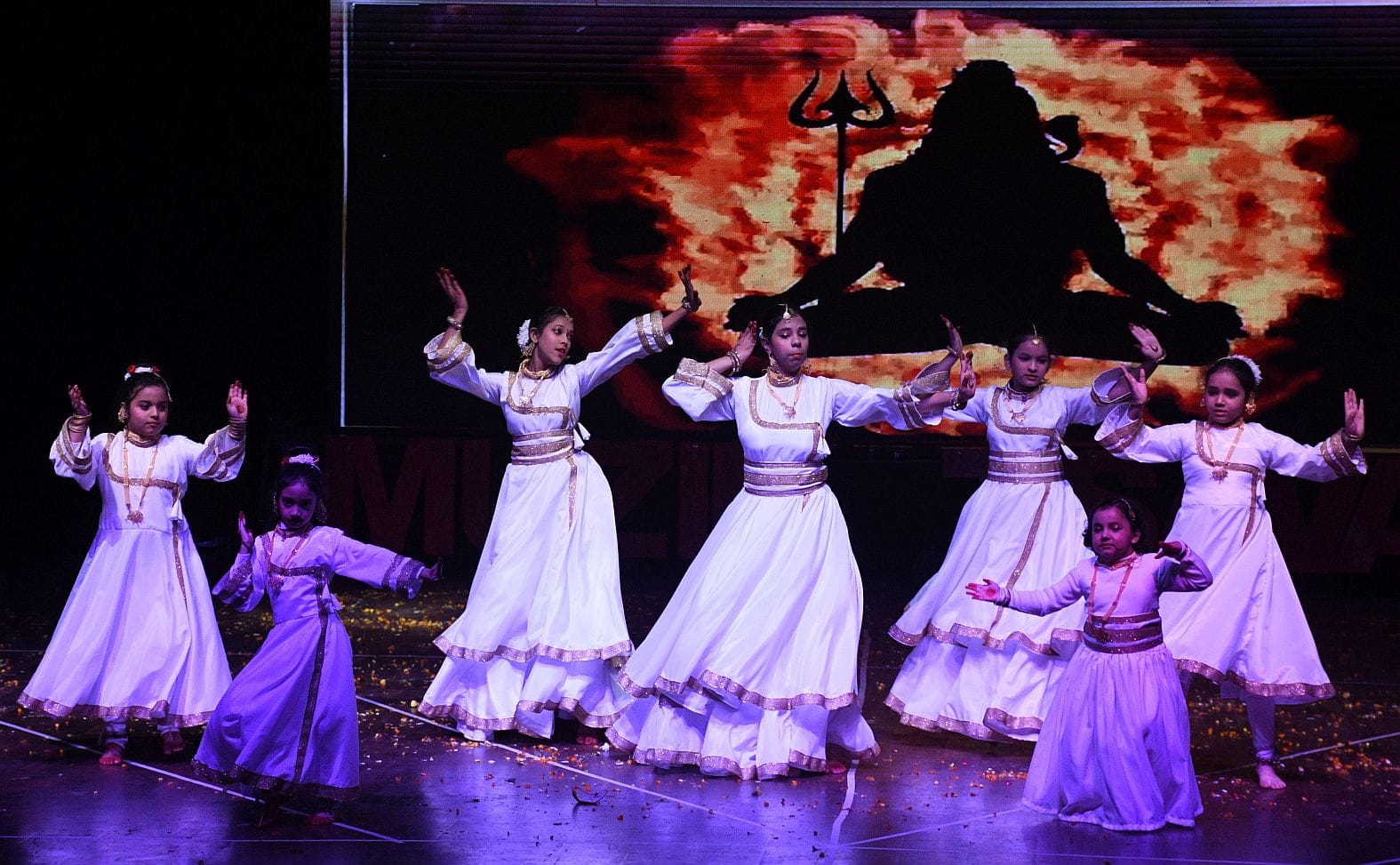 बच्चों ने सांस्कृतिक प्रस्तुतियों से मोहा मन बच्चों ने सांस्कृतिक प्रस्तुतियों से मोहा मन