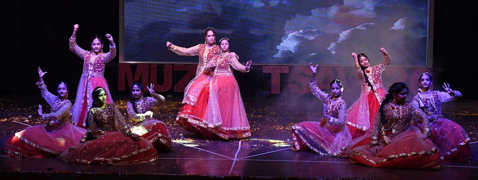 बच्चों ने सांस्कृतिक प्रस्तुतियों से मोहा मन बच्चों ने सांस्कृतिक प्रस्तुतियों से मोहा मन