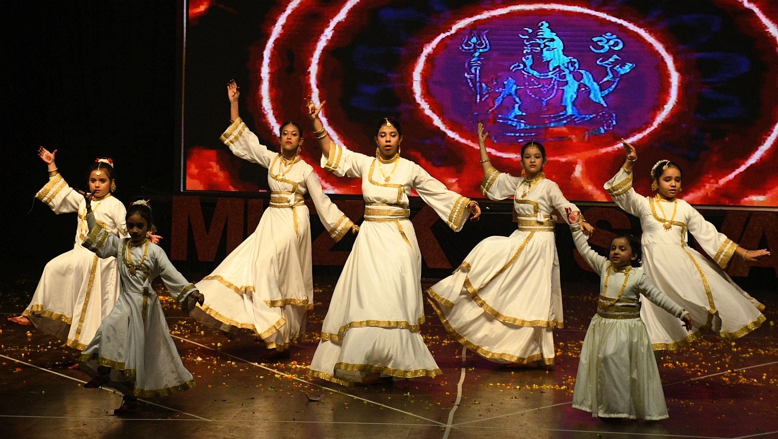 बच्चों ने सांस्कृतिक प्रस्तुतियों से मोहा मन बच्चों ने सांस्कृतिक प्रस्तुतियों से मोहा मन
