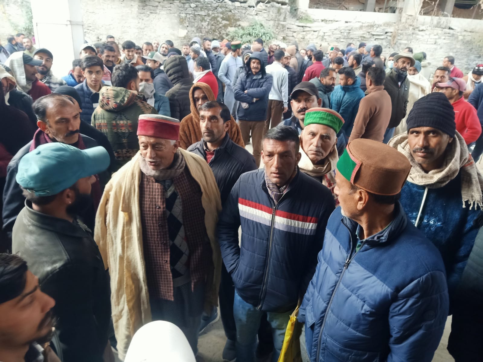 बागवान ओम प्रकाश शर्मा ठियोग मतयाना। संवाद