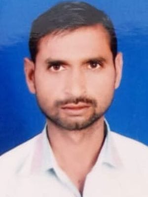 फोटो 19 एमएएचपी 13 परिचय-पहाड़ की गहरी खदान में गिरा डंपर। संवाद