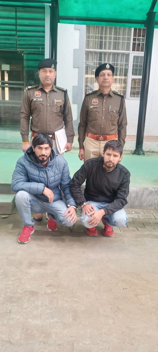 फोटो :22: सोनीपत के गांव सोहटी के पास हुई मुठभेड़ के बाद जांच करती फॉरेंसिक लैब एक्सपर्ट व पुलि