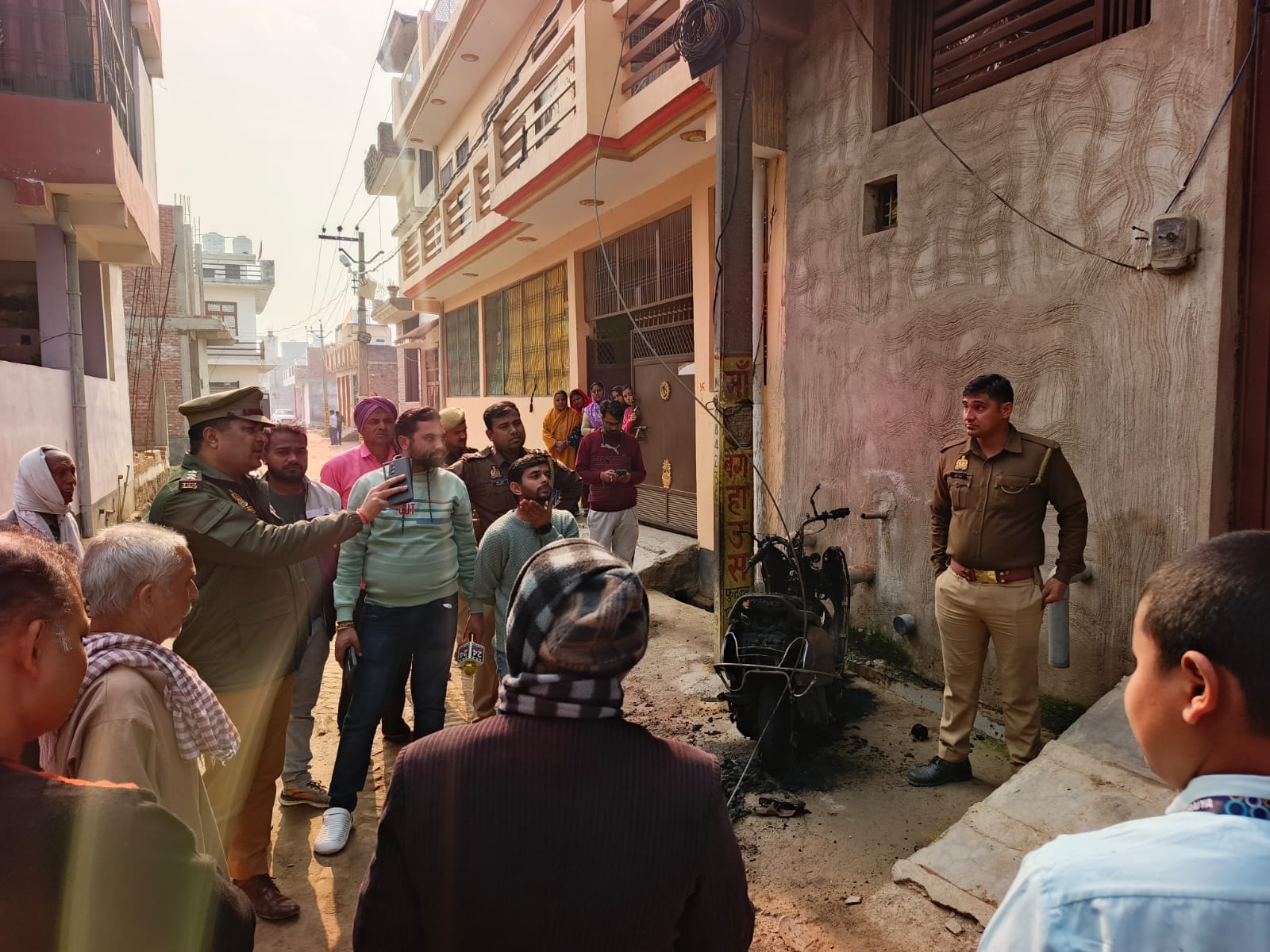 फोटो-4-घटनास्थल पर टूटा पड़ा तार। संवाद 