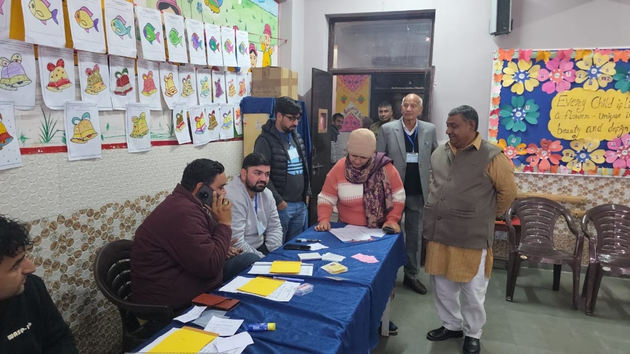 फोटो-86: बहादुरगढ़ की छोटूराम धर्मशाला सोसाइटी के विजेता कालेजियम सदस्य। स्त्रोत संस्था फोटो-86: बहादुरगढ़ की छोटूराम धर्मशाला सोसाइटी के विजेता कालेजियम सदस्य। स्त्रोत संस्था