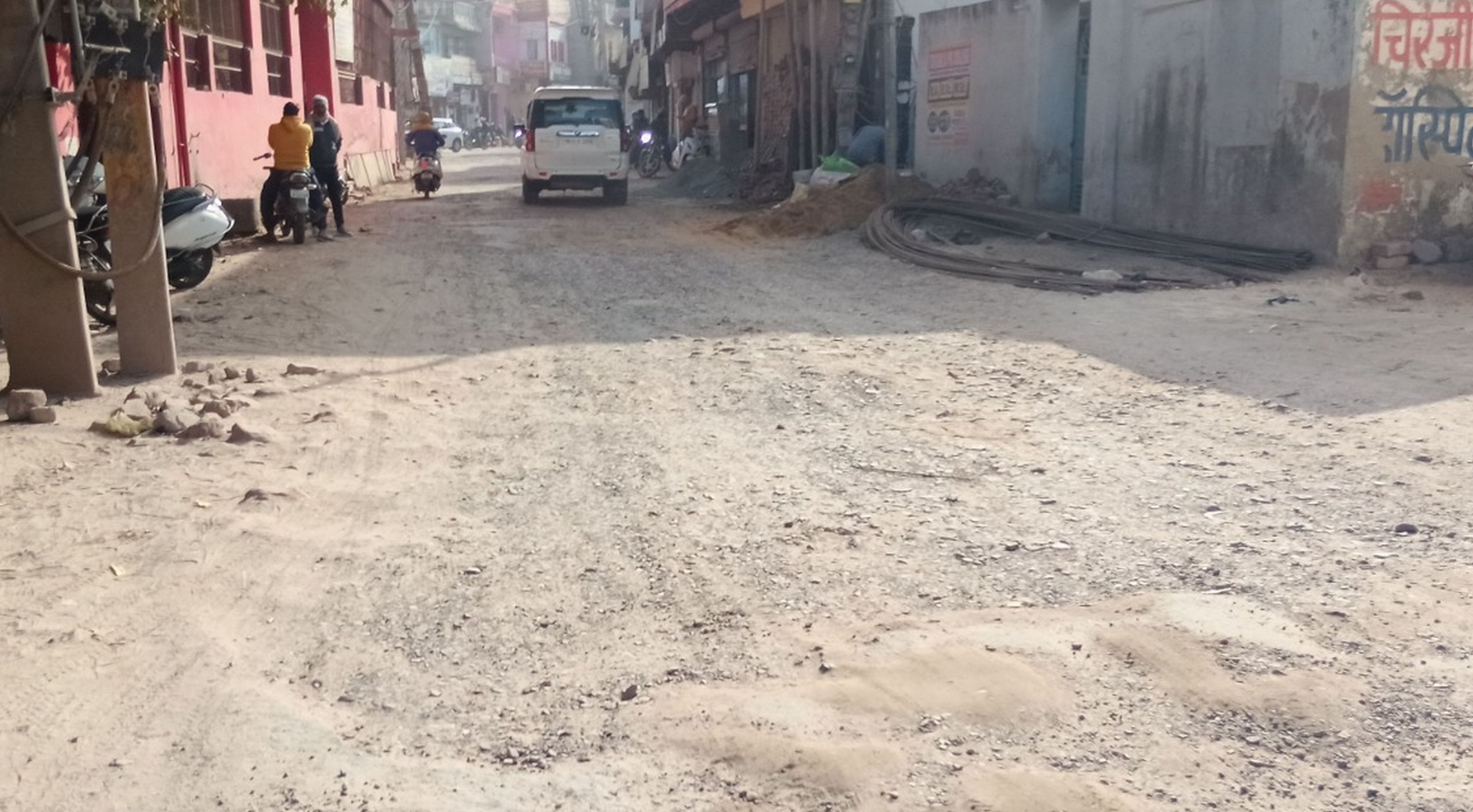 फोटो संख्या52 खस्ता हालत में शहर का गोशाला रोड। संवाद