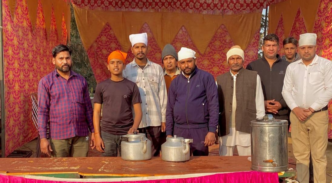 गांव पोंटी में  लंगर लगाते श्रद्धालु। संवाद