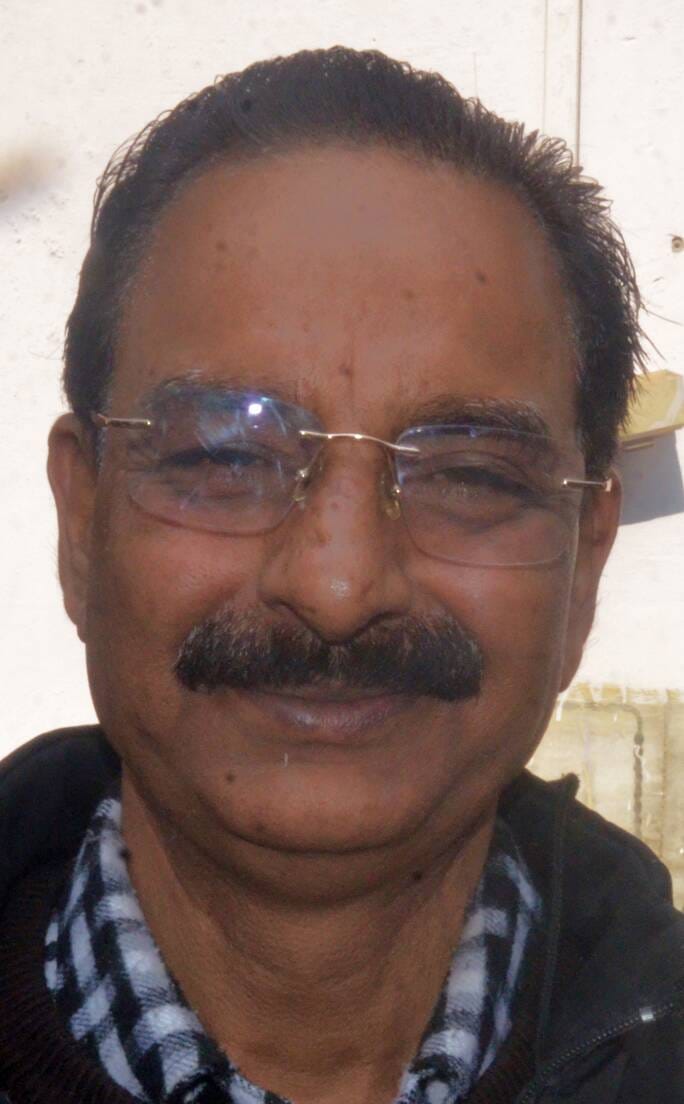 इस्लामियां इंटर कॉलेज मतदान केंद्र पर आपत्ति दर्ज कराते वोटर। संवाद इस्लामियां इंटर कॉलेज मतदान केंद्र पर आपत्ति दर्ज कराते वोटर। संवाद