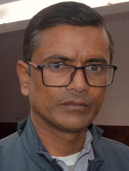 इस्लामियां इंटर कॉलेज मतदान केंद्र पर आपत्ति दर्ज कराते वोटर। संवाद इस्लामियां इंटर कॉलेज मतदान केंद्र पर आपत्ति दर्ज कराते वोटर। संवाद