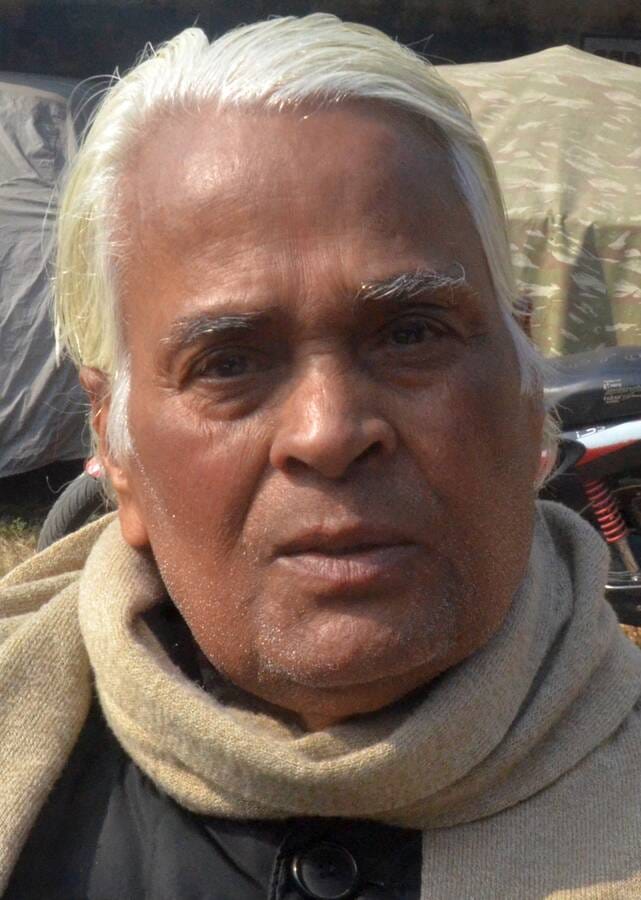 इस्लामियां इंटर कॉलेज मतदान केंद्र पर आपत्ति दर्ज कराते वोटर। संवाद इस्लामियां इंटर कॉलेज मतदान केंद्र पर आपत्ति दर्ज कराते वोटर। संवाद