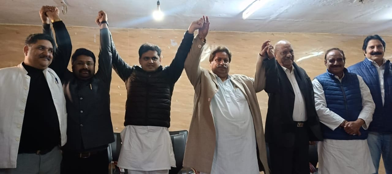 जम्मू ग्रामीण के भलवाल ब्लॉक में आयोजित मनरेगा बचाओ संग्राम कार्यक्रम में मौजूद वरिष्ठ नेता और 