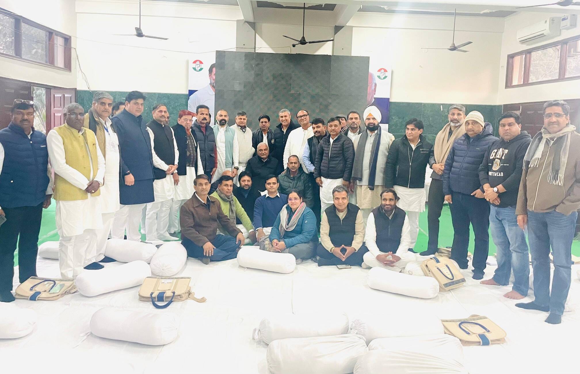 कुरुक्षेत्र। कांग्रेस जिलध्यक्षों को प्रशिक्षण देते हुए पूर्व मुख्यमंत्री भूपेंद्र सिंह हुड्डा कुरुक्षेत्र। कांग्रेस जिलध्यक्षों को प्रशिक्षण देते हुए पूर्व मुख्यमंत्री भूपेंद्र सिंह हुड्डा