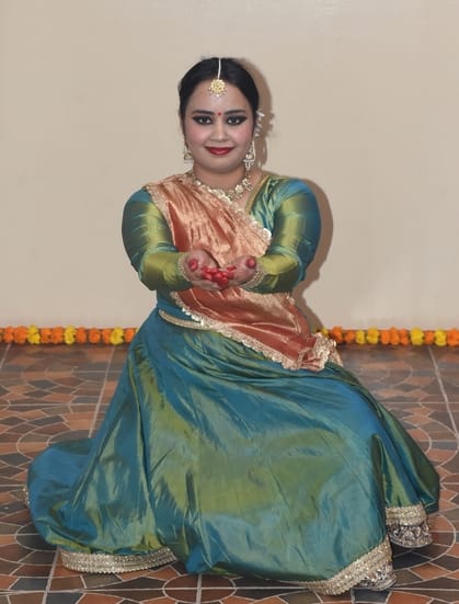 कथक की प्रस्तुति का आनंद लेते दर्शक। -संवाद कथक की प्रस्तुति का आनंद लेते दर्शक। -संवाद