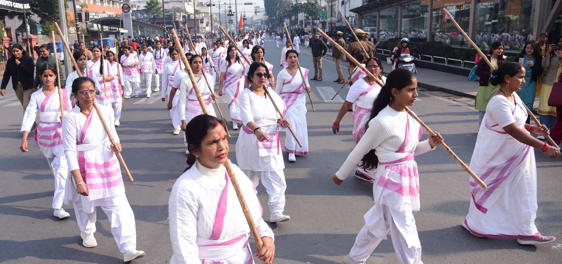 महिला जागृति को बढ़ावा देने के लिए हुआ पथ संचलन