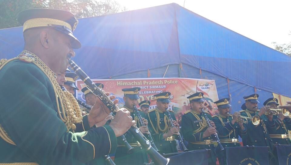 नाहन में पुलिस की तरफ से आयोजित कार्यक्रम में मौजूद छात्र। संवाद