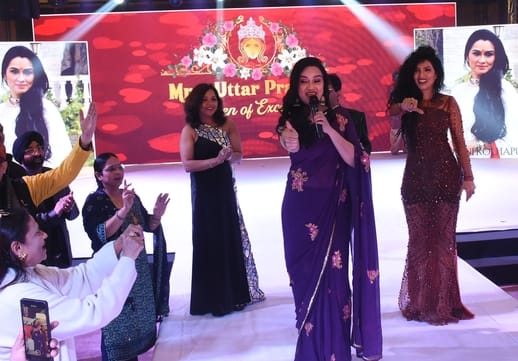 निरालानगर सि्थत होटल में रविवार को निजी संस्था की ओर से मिस एवं मिसेज उत्तर प्रदेश क्वीन ऑफ एक् निरालानगर सि्थत होटल में रविवार को निजी संस्था की ओर से मिस एवं मिसेज उत्तर प्रदेश क्वीन ऑफ एक्