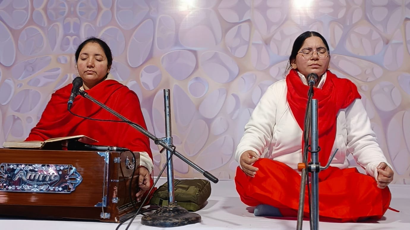 नारायणगढ़ की ब्रह्माकुमारी ईश्वरीय विश्वविद्यालय की शाखा में कार्यक्रम के दौरान मौजूद  सदस्य। प