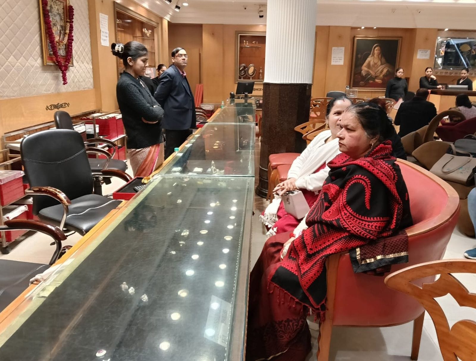 सहसवान में सजा हुआ मैरिज हॉल। संवाद