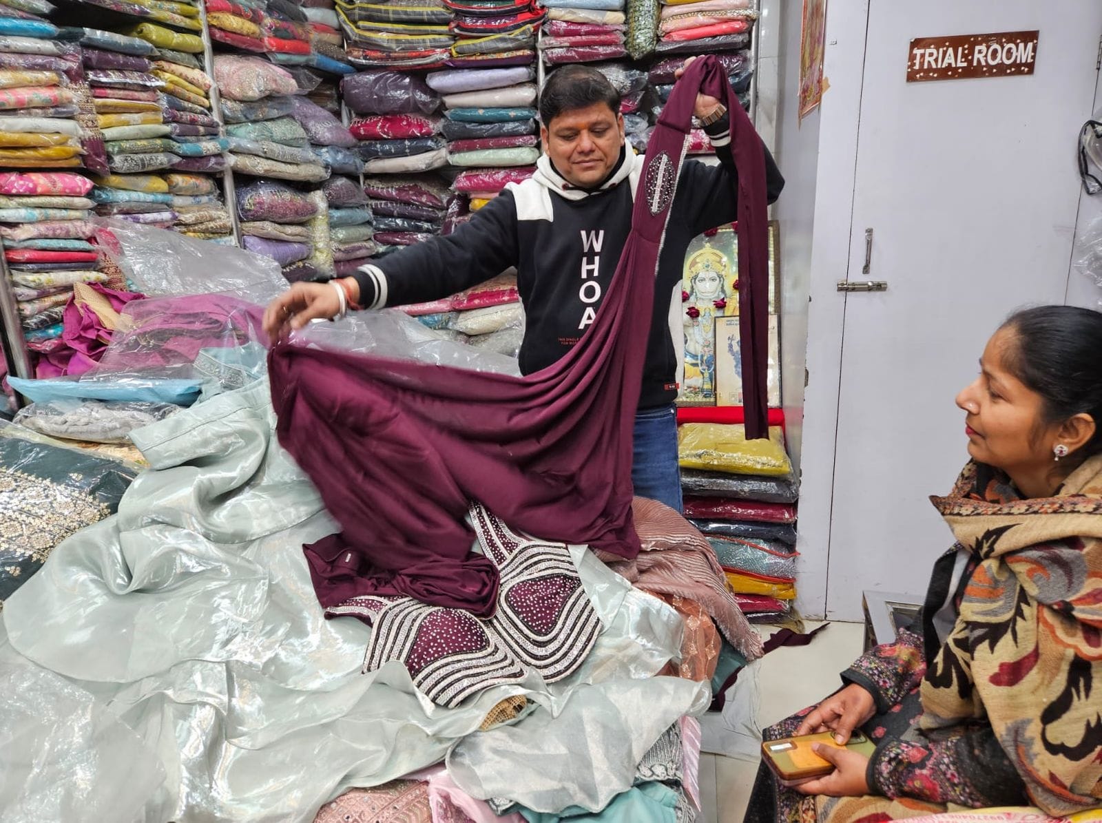 सहसवान में सजा हुआ मैरिज हॉल। संवाद