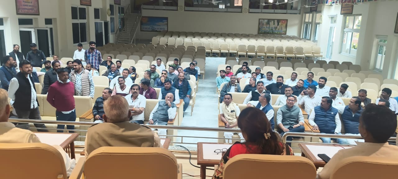 सिरोही। सिरोही में मुख्यमंत्री भजनलाल शर्मा के प्रस्तावित दौरे को लेकर भाजपाईयों की बैठक हुई।, सिरोही। सिरोही में मुख्यमंत्री भजनलाल शर्मा के प्रस्तावित दौरे को लेकर भाजपाईयों की बैठक हुई।,