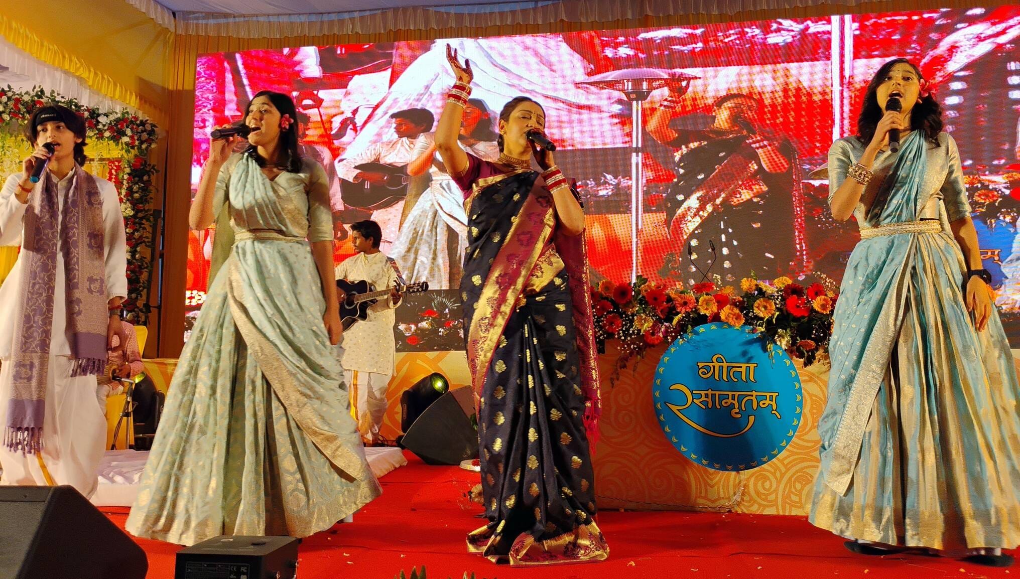 श्रीमद्भगवत गीता ज्ञान महोत्सव ‘गीता रसामृतम’ में मौजूद इस्कॉन के अध्यक्ष अपरिमेय श्याम प्रभु व श्रीमद्भगवत गीता ज्ञान महोत्सव ‘गीता रसामृतम’ में मौजूद इस्कॉन के अध्यक्ष अपरिमेय श्याम प्रभु व