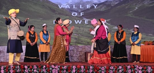 उत्तरायणी कौथिग के पांचवें दिन उत्तराखंड के मशहूर कलाकार गोविंद दिगारी ने अपने लोकगीतों पर पर्व उत्तरायणी कौथिग के पांचवें दिन उत्तराखंड के मशहूर कलाकार गोविंद दिगारी ने अपने लोकगीतों पर पर्व