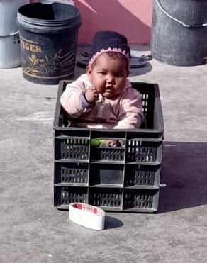 10...रोहतक के माॅडल टाउन में डबल पार्क के पास से बच्चों को लेकर पैदल आतीं महिला गीता। स्रोत : व