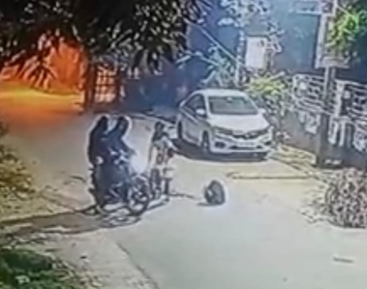 10...रोहतक के माॅडल टाउन में डबल पार्क के पास से बच्चों को लेकर पैदल आतीं महिला गीता। स्रोत : व