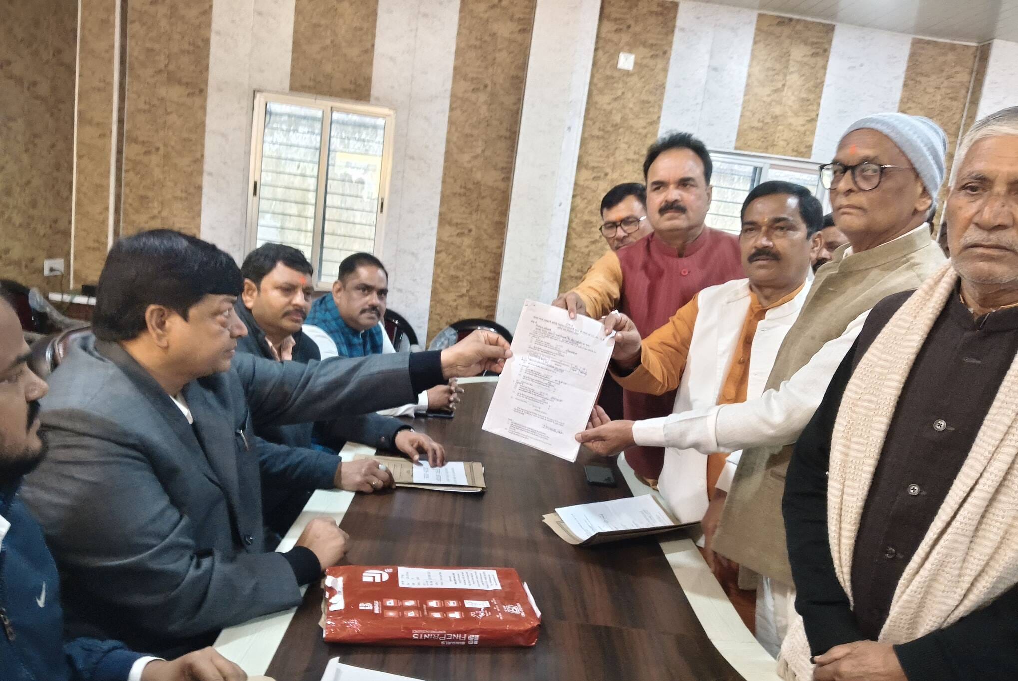 17- सहकारी ग्राम्य विकास बैंक के अयोध्या शाखा प्रतिनिधि पद के चुनाव के लिए नामांकन करते भाजपा उ 17- सहकारी ग्राम्य विकास बैंक के अयोध्या शाखा प्रतिनिधि पद के चुनाव के लिए नामांकन करते भाजपा उ