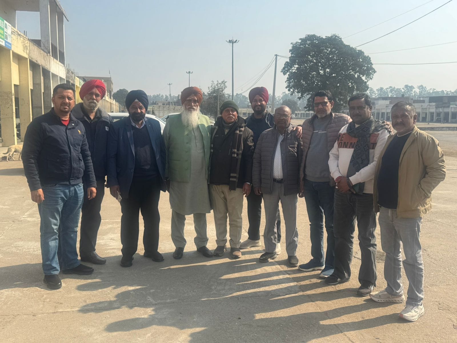 आढ़ती बकाया भुगतान को लेकर नाराजगी प्रकट करते हुए। संवाद आढ़ती बकाया भुगतान को लेकर नाराजगी प्रकट करते हुए। संवाद