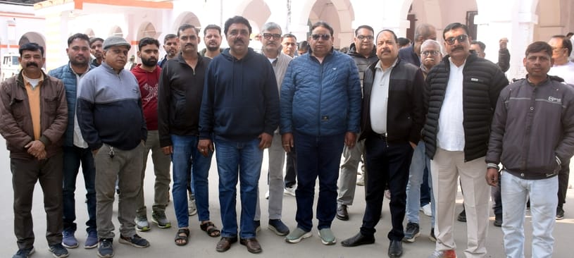 बिजनौर में प्रदर्शन करते हुए कलक्ट्रेट जाते बंगाली समाज के लोग व किसान। संवाद बिजनौर में प्रदर्शन करते हुए कलक्ट्रेट जाते बंगाली समाज के लोग व किसान। संवाद