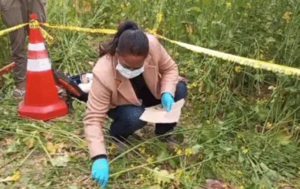 बालक की फाइल फोटो, रोते-बिलखते परिजन, मौके पर साक्ष्य जुटाती एफएसएल की टीम व परिवार के घर पर जु