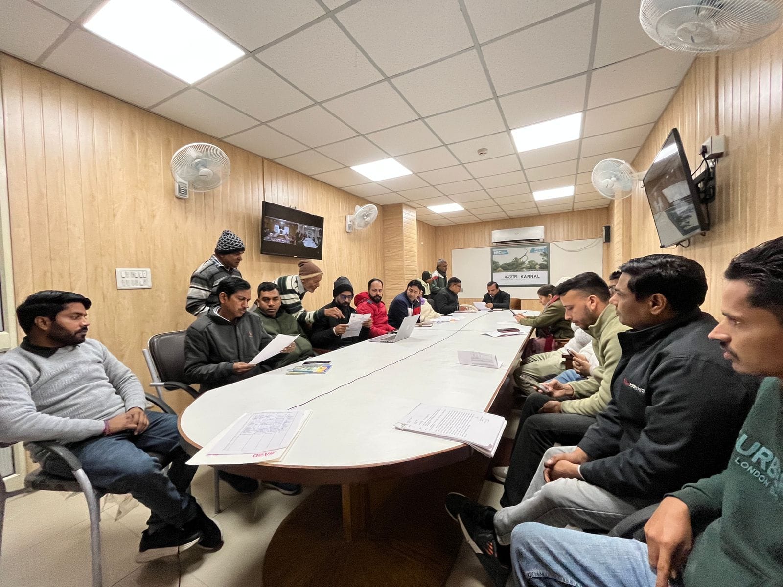 जिला सचिवालय में खाली पड़ा हेल्प डेस्क संवाद जिला सचिवालय में खाली पड़ा हेल्प डेस्क संवाद