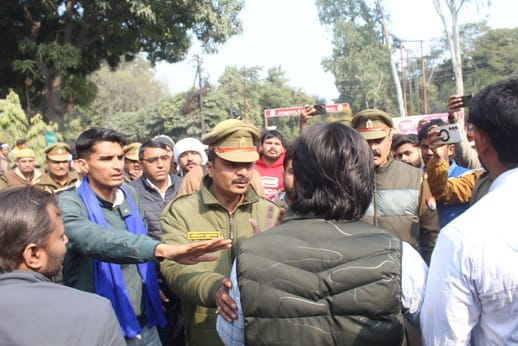 कमिश्नरी पार्क में पल्लवपुरम निवासी आकाश उर्फ अक्कू हत्याकांड में निष्पक्ष कार्रवाई की मांग को कमिश्नरी पार्क में पल्लवपुरम निवासी आकाश उर्फ अक्कू हत्याकांड में निष्पक्ष कार्रवाई की मांग को