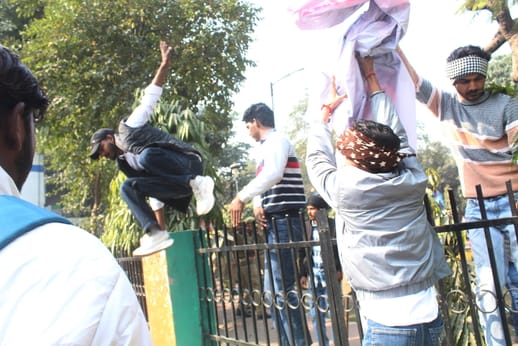 कमिश्नरी पार्क में पल्लवपुरम निवासी आकाश उर्फ अक्कू हत्याकांड में निष्पक्ष कार्रवाई की मांग को कमिश्नरी पार्क में पल्लवपुरम निवासी आकाश उर्फ अक्कू हत्याकांड में निष्पक्ष कार्रवाई की मांग को
