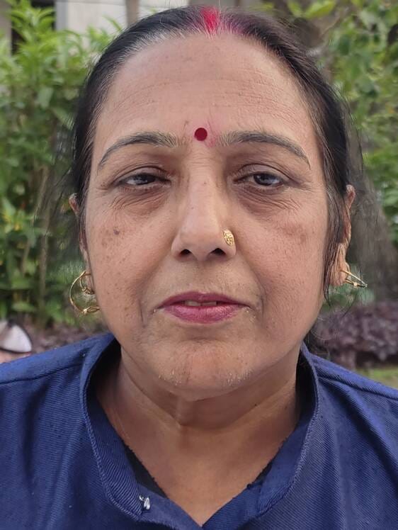 मोहल्ला मिश्राना में योग शिविर में योगाभ्यास करती महिलाएं। संवाद