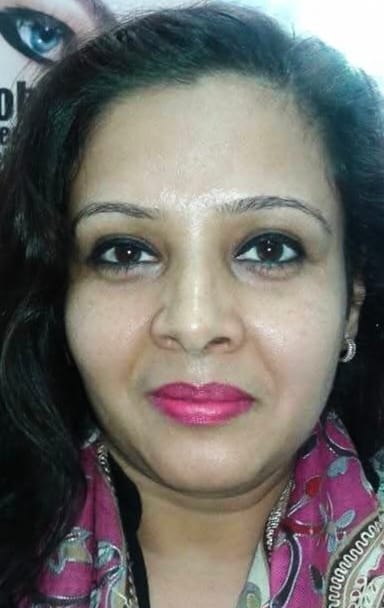 मोहल्ला मिश्राना में योग शिविर में योगाभ्यास करती महिलाएं। संवाद